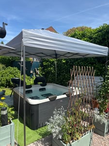LZQ Pop-Up Pavilón 3x3 m Skladací pavilón pre záhradu a terasu, vodotesný, ochrana proti UV žiareniu, rýchla montáž jedným tlačidlom, 3-stupňové nastavenie výšky, biely (s bočnými stenami) Fotografia od zákazníka č. 2
