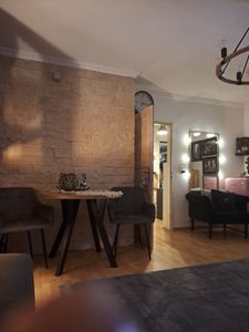 Dekori Runder Ausziehbarer Esstisch für Esszimmer, Wohnzimmer PERO, Loft-Stil, Durchmesser: 110 / 160 cm, Farbe: Eiche Craft Golden / Weiss Kunden-Foto 28