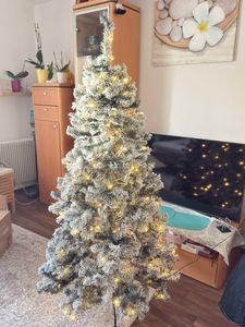 COSTWAY 225cm albero di Natale artificiale con neve incl. 1010 aghi in PVC, 450 luci LED bianco caldo e supporto in metallo, abete, albero di Natale, bianco Foto del cliente 20