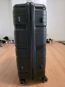 SKYCASES Travel One - 4 teiliges Hartschalenkoffer-Set Polypropylen mit Beutel - 360 Grad Rollen und Zahlenschloss - 32 L | 60 L | 98 L - Champagner Kunden-Foto 4