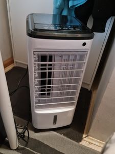 Ventilatorkombigerat Mobile Turmventilator 65W 4L-Tank Luftkuhler mit Wasserkühlung 12H Timer, 65° Oszillationsfunktion Fernbedienung  24x28.5x57cm Kunden-Foto 15