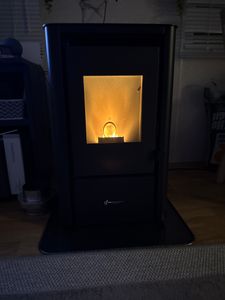 Luft- Pelletofen Anita 9,4 kW Sannover Schwarz Kunden-Foto 1