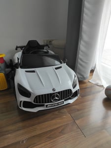 Audi RS e-tron GT  Kinderauto Kinder Elektroauto 12V mit Musik，breitem Sitz, verstellbarem Sicherheitsgurt Schwarz Kunden-Foto 4