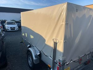 Wiltec klíny na kola přívěsu 2 kusy do 1,6t Podložky pod kola obytných automobilů 220x90x110mm pro různé velikosti pneumatik, se 2 držáky a šrouby Fotografie od zákazníka č. 1