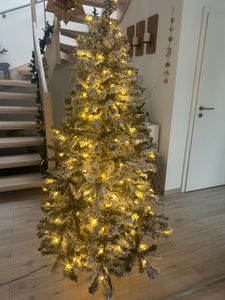 COSTWAY 225cm albero di Natale artificiale con neve incl. 1010 aghi in PVC, 450 luci LED bianco caldo e supporto in metallo, abete, albero di Natale, bianco Foto del cliente 2