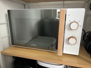 MEDION MD 14482 Mikrowelle mit Grill / 20L Garraum / 8 Automatikprogramme/Auftaufunktion / 800 Watt Mikrowellen- und 1000 Watt Grillleistung/Zeitschaltuhr/Grillrost Kunden-Foto 10