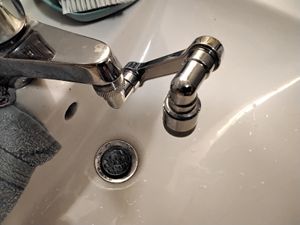 1080° Drehbarer Wasserhahn Aufsatz mit Spritzfilter – Universal Strahlregler & Luftsprudler – Dual-Funktions Schwenkarm für Badezimmer & Küche – 1 Stü Kunden-Foto 2