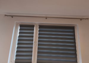 Gardinenstange 400 cm 2-läufig Farbe Antikgold 25 mm Durchmesser Glamour Endstück Monaco Vorhangstange Metall-Gardinenstange Curtain Rod Kunden-Foto 2