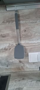 Herogo Pfannenwender, Küchenhelfer Set aus lebensmittelechtem Silikon, Grau Küchenutensilien Kochgeschirr Kochutensilien für Küchen, Backen, Kochen，Hitzebeständig & Spülmaschinenfest, 2 Stück Kunden-Foto 1