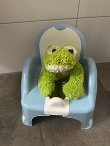 Babykajo Töpfchen mit Musik. Kinder Töpfchen mit herausnehmbarem Topf und Anti-Rutsch Beschichtung - Baby Töpfchen mit Griff zum einfachen Ausleeren! Kunden-Foto 1