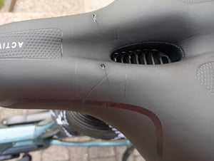 Selle De Vélo Universelle Rembourrage Réfléchissant Imperméable Rouge Photo du client 1