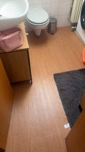 LZQ 15m² Vinylboden Vinyl Laminat Selbstklebend Dielen Planke PVC Bodenbelag Rutschfest Wasserfest 108 Stück Vinyl-Dielen Holzmaserung Dielen Dicke 2 mm (Grau) Kunden-Foto 4