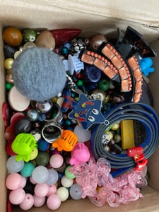 1kg Perlen Mix Bunt 5-40mm - Bastelperlen zum Auffädeln - Großes Schmuck Bastelset Konvolut Kunden-Foto 1