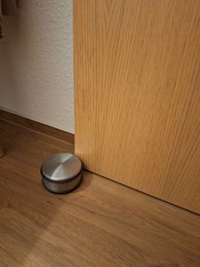 2x Türstopper Edelstahl massiv - Schwerer Türstopper Boden 1,2 Kg/Stk., Door Stopper im modernen Design versehen mit Gummiring zum Schutz der Türen Kunden-Foto 3