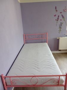 Yaheetech – metalowa rama łóżka na materac o wymiarach 90 x 190 cm, metalowa konstrukcja, łóżko dla gości z listwowym stelażem, kolor czarny Zdjęcie produktu od klienta nr 1