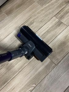 2026 Kabelloser SmartAI Staubsauger Redkey X18,60KPa 500W 80 Min,8-in-1 Multifunktion mit LED,Intelligenter Automatikmodus,ideal für Tierhaarea Kunden-Foto 5