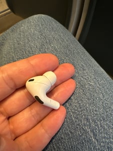 Apple AirPods Pro rechts Ersatz Ohrstück (2. Gen.)(für Lightning Ladecase) nur rechter AirPod Pro einzeln Original Apple Produkt Kunden-Foto 1