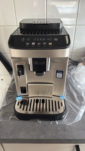 DeLonghi ECAM 290.81.TB Magnifica Evo Milk, Kaffee-Vollautomat, titanium/schwarz Kunden-Foto 3