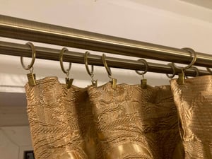 100 Stück Metall Gardinenringe mit Clips Farbe Antikgold für 25 mm & 30 mm Gardinenstangen Vorhangringe 35 mm Innendurchmesser Leises Gleiten Kunden-Foto 1