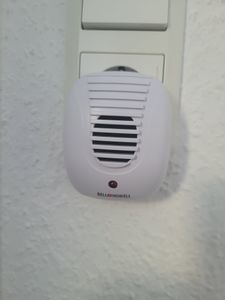 Set da 6 repellenti a ultrasuoni per roditori con luce notturna Foto del cliente 1