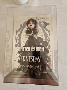Monster High Jinafire Long Modepuppe mit Haustierhund Cloudy „Yun Yun“ und 7 Accessoires, Modepuppe, Weiblich, 4 Jahr(e), Junge/Mädchen, 290 mm, 250 g Kunden-Foto 1