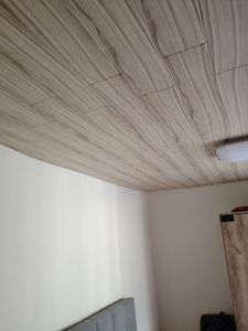 20m² | 120 Stück  Deckenpaneele Styropor Polystyrol XPS – Holzoptik Beton Marmor Imitat | Leichte Platten für Wand- & Deckenverkleidung Kunden-Foto 2