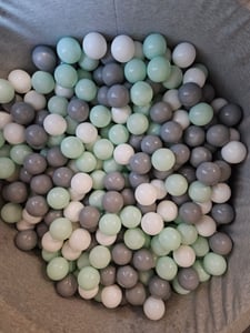 KiddyMoon Bälle für Bällebad 200 St ∅6cm - Baby ball spielzeug Kinder bällen Bälle für Kinder Plastikbälle Bällebad Bälle Spielball - Weiß Grau Mint Kunden-Foto 1