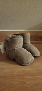 Baby Lammfellschuhe MIT KLETTVERSCHLUSS Camel – Weich, warm & rutschfest - Schuhgröße: EUR 18-19 Kunden-Foto 1