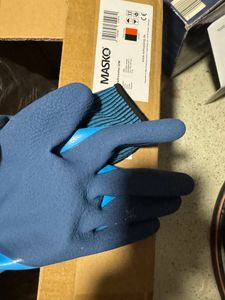 MASKO® Automatik Kabeltrommel Verlängerungskabel mit 3-Fach Anschluss 180° drehbar 1,5m Zuleitung Wandhalterung Werkstatt Kabelaufroller Automatisch Stromtrommel Schlauchaufroller Inkl. Handschuhe Kunden-Foto 1
