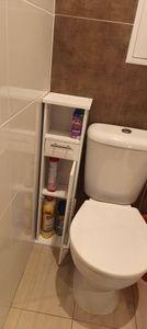 Relaxdays Vrijstaande toiletrolhouder met 2 vakken, badkamerplank, breedte x hoogte x diepte: 77x18,5x17,5 cm, toiletpapierkast, wit/zilver Klantenfoto 1