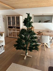 Albero di Natale artificiale Premium 180 cm - con supporto in legno, abete Nordmann, abete artificiale, realistico, rami fitti con LED Foto del cliente 7