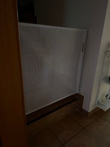 YARDIN Dveřní bezpečnostní brána na schody pro děti a domácí mazlíčky, 0-150 cm, 87 cm vysoká dětská bezpečnostní brána, vhodná na schody/dveře/venkovní i vnitřní, bílá Fotografie od zákazníka č. 2