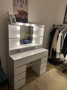 VASAGLE Kosmetický stolek se zrcadlem a osvětlením, s 10 zásuvkami a nabíjecí stanicí, rozměry 137 x 40 x 144,3 cm, bílá barva Fotografie od zákazníka č. 8