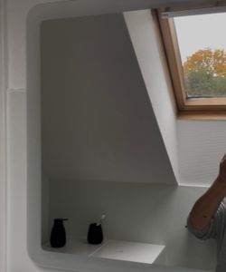 Schwarzer Rahmen Badspiegel mit 90X70cm Warm/Neutral/Kaltweiß dimmbar Memory Touch/Wandschalter Beschlagfrei Wandspiegel Spiegel mit Explosionsgeschützte Kunden-Foto 4