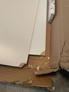Die Ware ist Beschädigt Angekommen Paket schlecht Verpackt