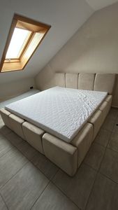 Polsterbett MOND mit Bettkasten und Metallgestell 180 x 200 cm. Modernes Doppelbett mit Stauraum, mit Matratze. Farbe: Beige Kunden-Foto 5