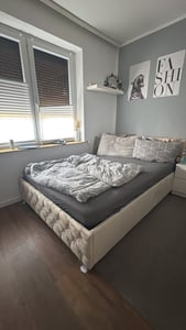 Juskys Polsterbett Nizza 180x200 cm mit Matratze - Bettgestell mit Lattenrost, Stauraum & LED Beleuchtung – Samtbezug, Chesterfield-Steppung - Grau Kunden-Foto 1