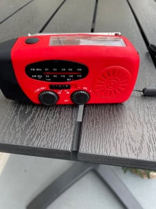 Solar radio,Selbstbetriebenes Kurbelradio mit LED-Taschenlampe,Notfallradio AM/FM Wetter Wind Up Radio, Handkurbel-Dynamo für Notladung von Smartphone Kunden-Foto 20