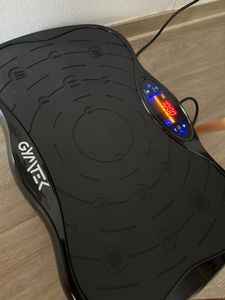 Vibračná vibračná doska Gymtek® - do 150 kg - 5 tréningových programov, 16 úrovní - 2 expanzné pásy - Bluetooth, diaľkové ovládanie, LCD - XP300 Fotografia od zákazníka č. 5