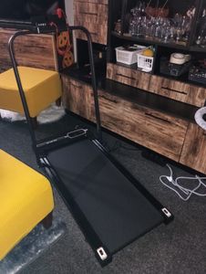 Laufband Klappbar mit Neigung - 4 in 1 Walking Pad mit 5% Steigung für Zuhause - 1-8 km/h - 2.5 ps Laufpad Gehband Lauf Laufbänder - Schwarz Kunden-Foto 2