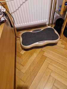 Vibračná vibračná doska Gymtek® - do 150 kg - 5 tréningových programov, 16 úrovní - 2 expanzné pásy - Bluetooth, diaľkové ovládanie, LCD - XP300 Fotografia od zákazníka č. 4