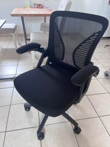 Bürostuhl ergonomisch mit Mesh-Rückenlehne, 90° klappbare Armlehnen, höhenverstellbar, Computerstuhl für Home Office und Büro, bis 150 kg Kunden-Foto 8