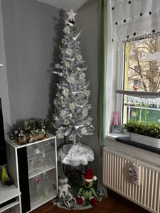 Vianočný stromček HOMCOM s plastovým podstavcom, 390 vetvičiek, biely Fotografia od zákazníka č. 3