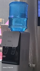 Mutto Premium Quellwasser Wassergallone Wasserflasche, 19 Liter, inkl. elektrischer Wasserspenderpumpe, Getränkespender Pumpe Kunden-Foto 1