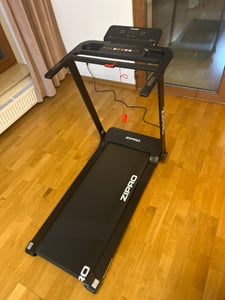 ZIPRO Forma Elektrisches Laufband klappbar – Heimtrainer bis 12 km/h – Platzsparendes FlatFold Design, Zwift & Kinomap Kompatibel, Neigungsverstellung Kunden-Foto 4