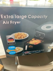 Heißluftfritteuse 6L Airfryer 2400W, 6 Programme, Compact Air fryer, LCD Display, LED Touchscreen, energiesparend, leise, Schwarz und Gold, Retoo Kunden-Foto 9