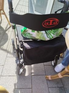 Leichtgewichtrollator Antar AT51006, doppelt faltbar Rot Kunden-Foto 2