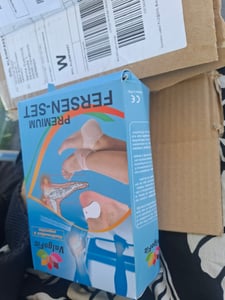 Premium Fersenschutz Set – Fersenpolster und Silikon Socken – Gegen Reibung und Blasen – Beugt Fersenschmerzen, Fußschmerzen und Fersensporn vor – Schuheinlagen – Fersenkissen Kunden-Foto 1