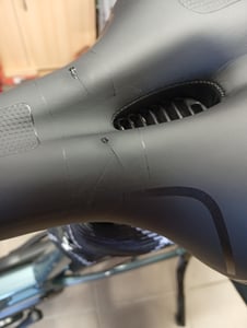 Selle De Vélo Universelle Rembourrage Réfléchissant Imperméable Rouge Photo du client 2