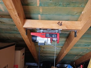 SucceBuy Elektrische Seilwinde 550LBS,510W,220V,12m Hubhöhe,Stahlseil Hebezug mit kabelgebundener Fernbedienung,für Garage,Werkstatt,Lagerhaus Kunden-Foto 1